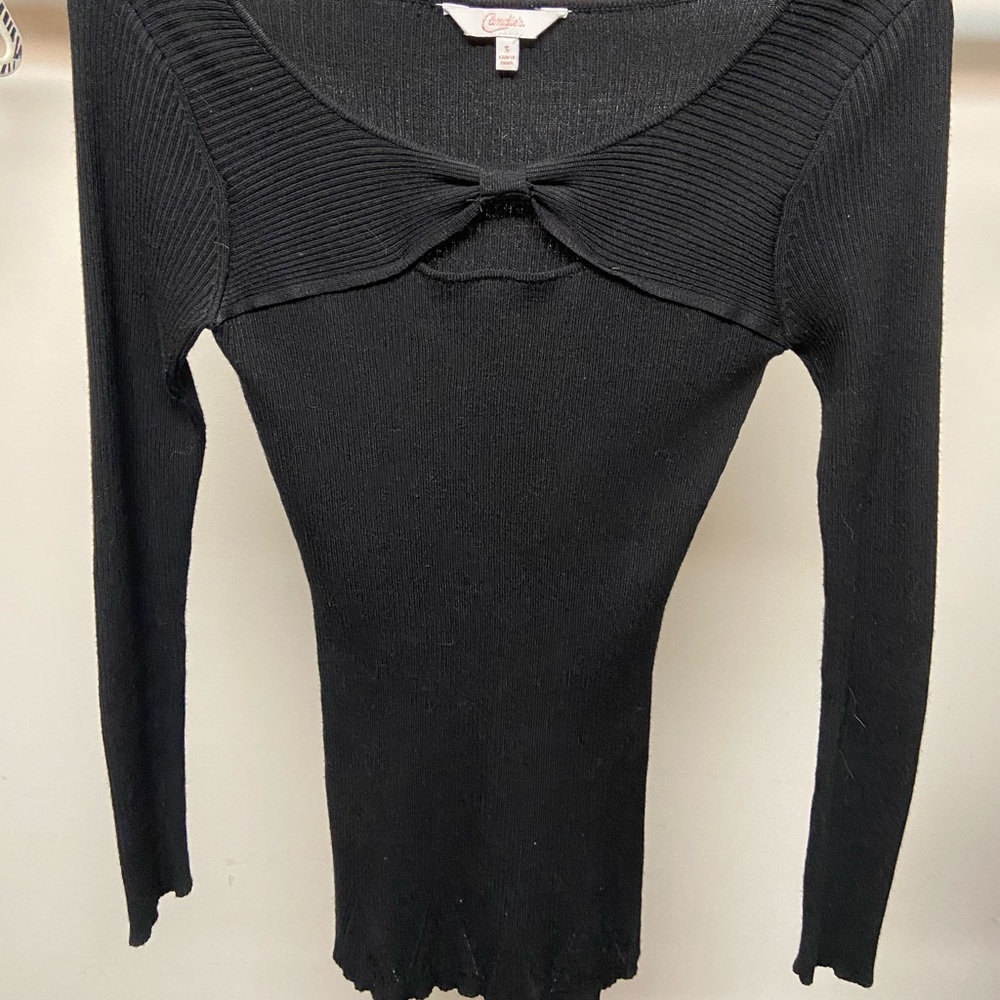 Stretchy black top